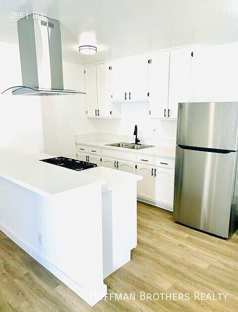 1st image of 716 W 81st St #9