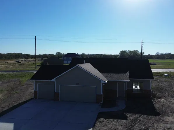1629 Midway Ct, Valley Center, KS 67147