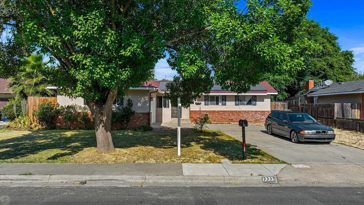 1233 El Vecino Ave photo 1