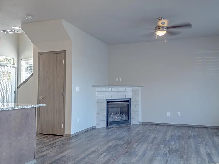 14723 E 30th Ave — Photo 4