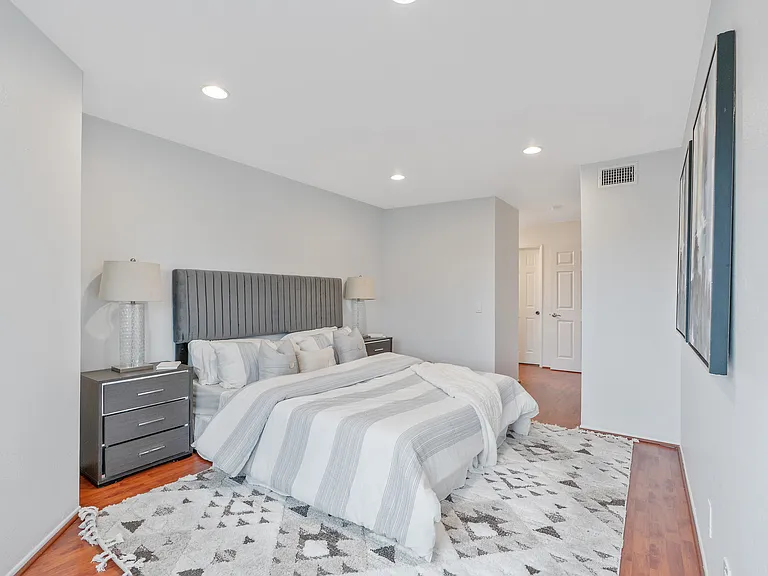 2310 N Fairview St #210 — Photo 18