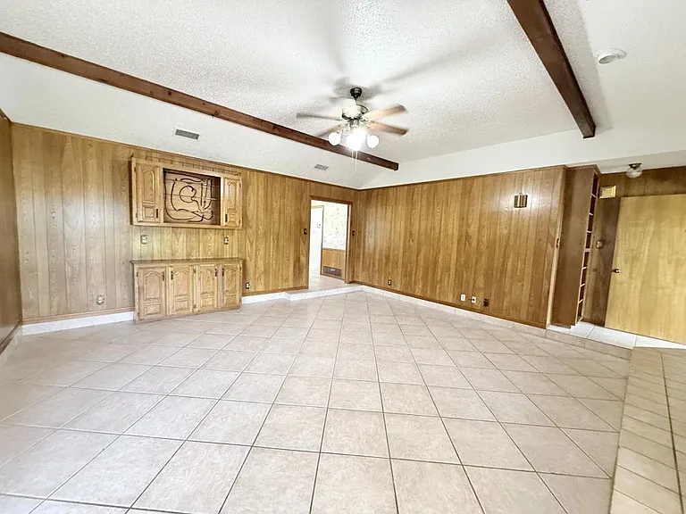 2315 E Highway 190 — Photo 7