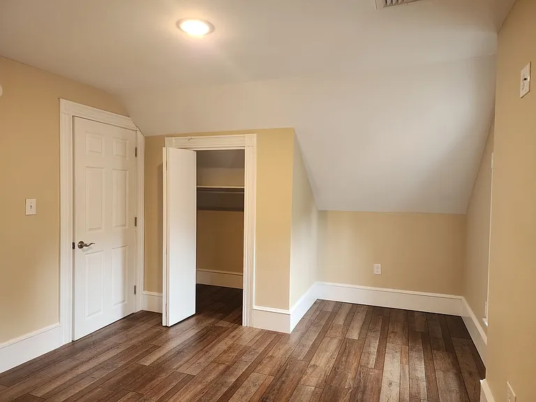 1113 E. King St. — Photo 15