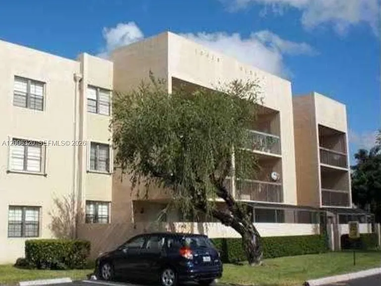 10625 SW 112th Ave #301 — Photo 8