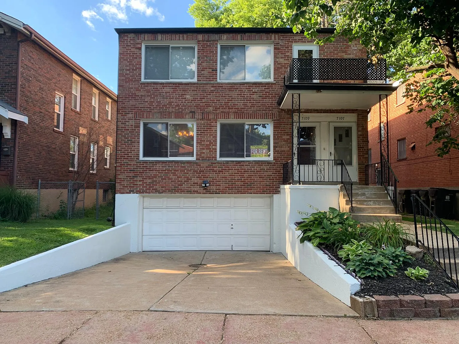 2 bed, 1100 sqft, $1,395 — Photo 1