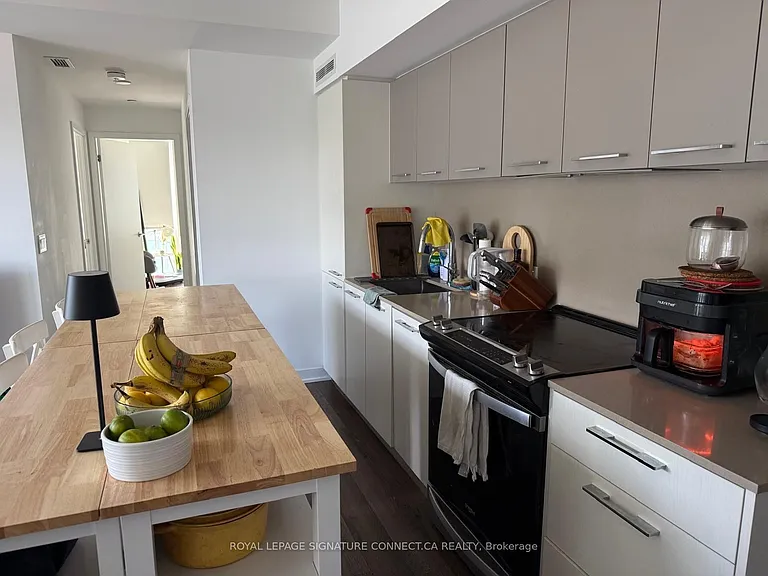 45 Baseball Pl #710 — Photo 2