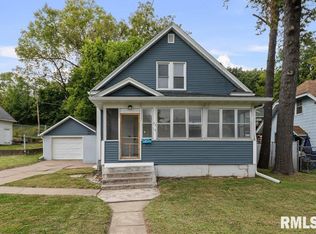 3216 Indian Rd, Davenport, IA 52802