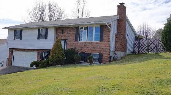 2nd image of 5 Oak View Dr