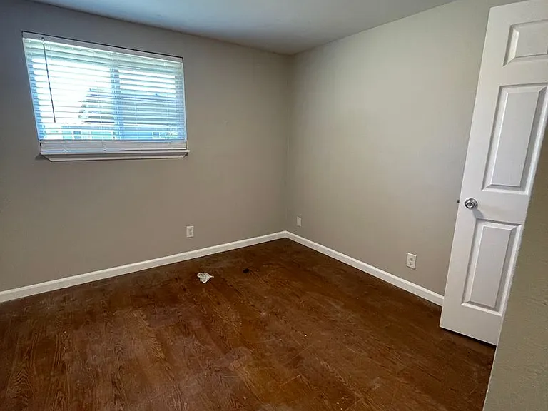 Churchill Village Apartments — Photo 104