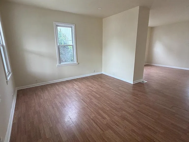136 Webster St — Photo 4