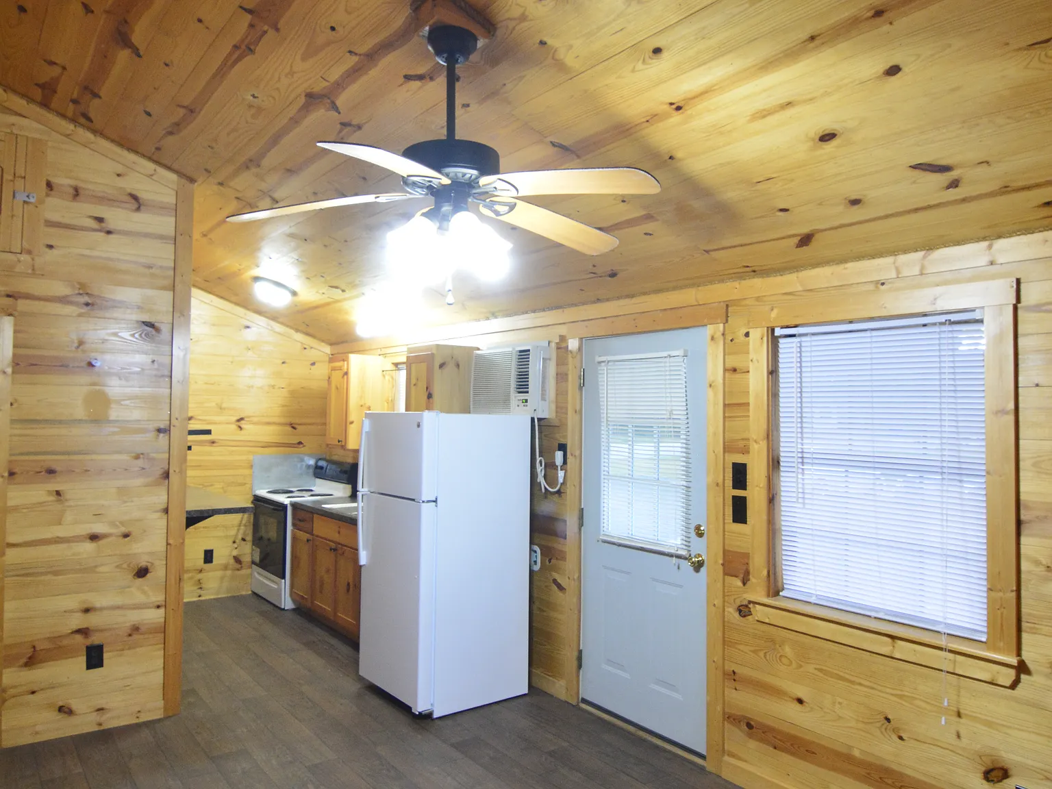 716 West St — Photo 2