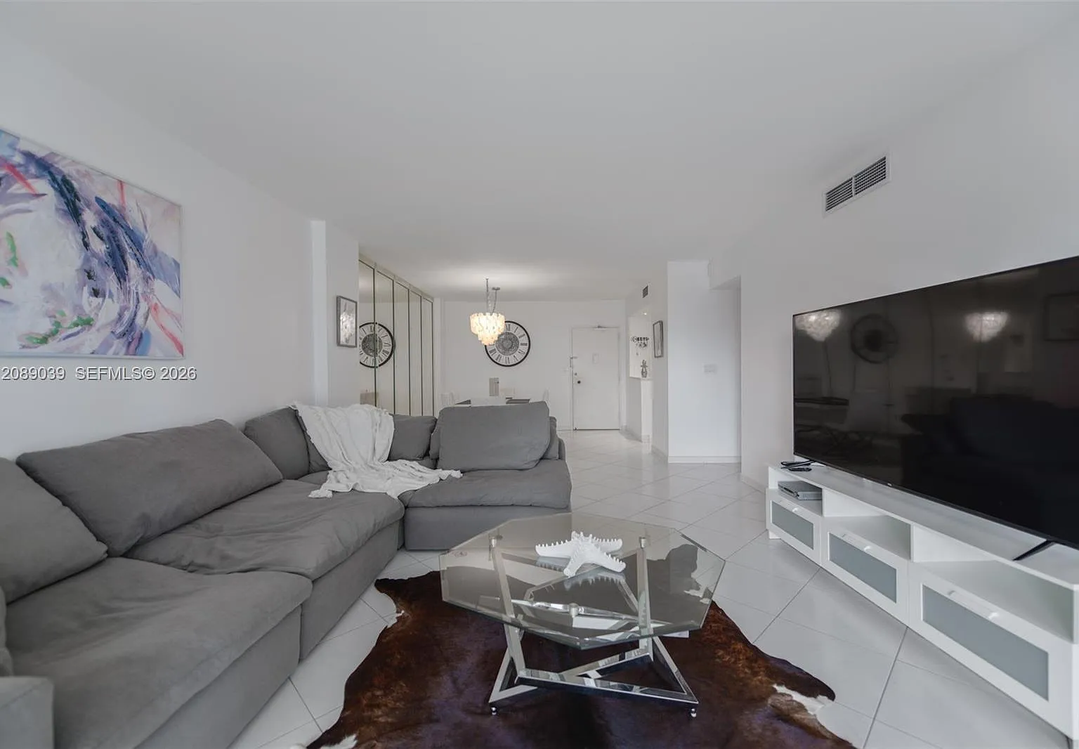Hemispheres Condo — Photo 3