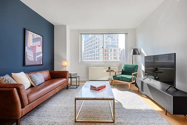 Rented by Greystar | media 4