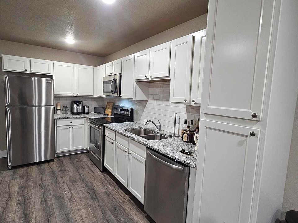 2nd image of 1301 Mission Dr