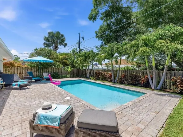 737 91st Ave N, Naples, FL 34108