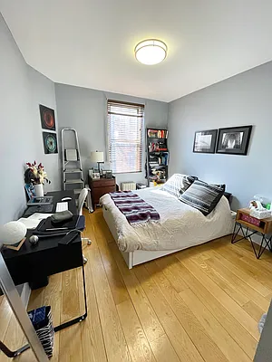 Rented by Safdie Realty Group | media 21