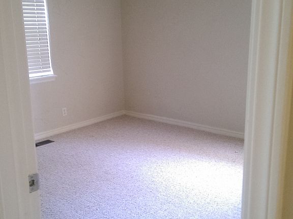 Has 6' wide closet with full mirror sliding doors