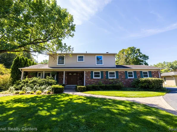 2875 W Wattles Rd, Troy, MI 48098