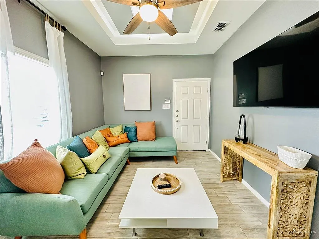 2 bed, 2.0 bath, 954 sqft, $1,250 — Photo 2
