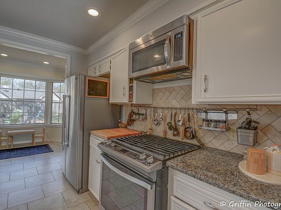 5th image of 430 Lowell Ct