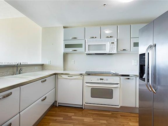5th image of 6580 Indian Creek Dr APT 502