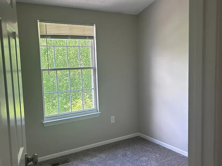 1810 Queen Anne Sq — Photo 19