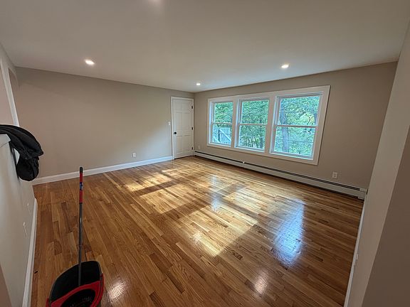3rd image of 7 Esmond Ave #1