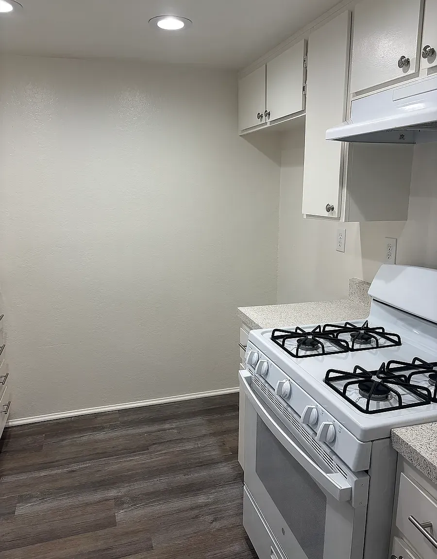 California Apartments — Photo 1