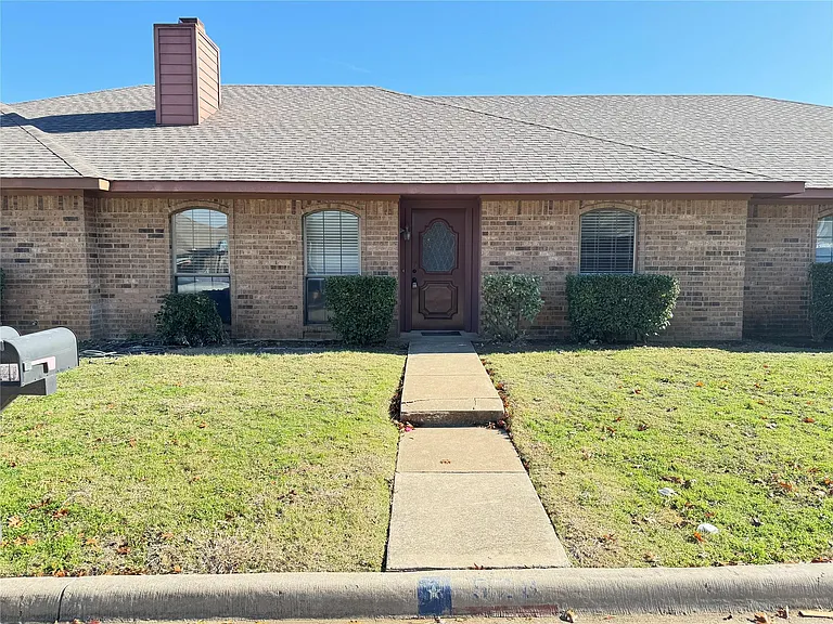 528 Post Oak Ln — Photo 17
