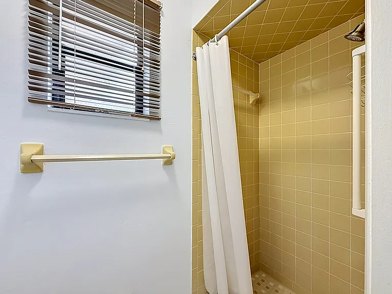 3255 Amherst Ave — Photo 36