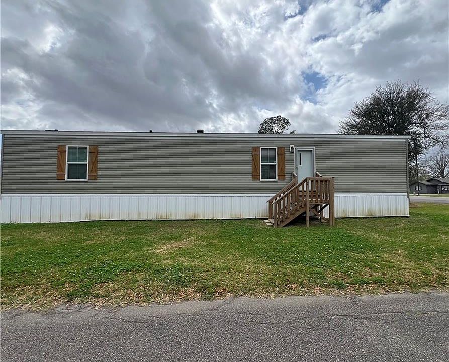 1st image of 102 Gibson St