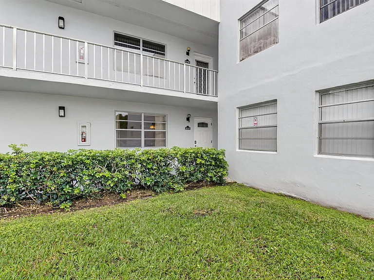 111 Normandy Ln — Photo 9