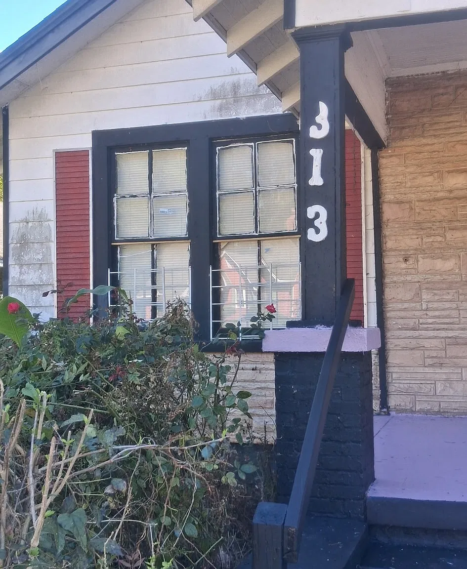 4 bed, 2323 sqft, $1,200 — Photo 2