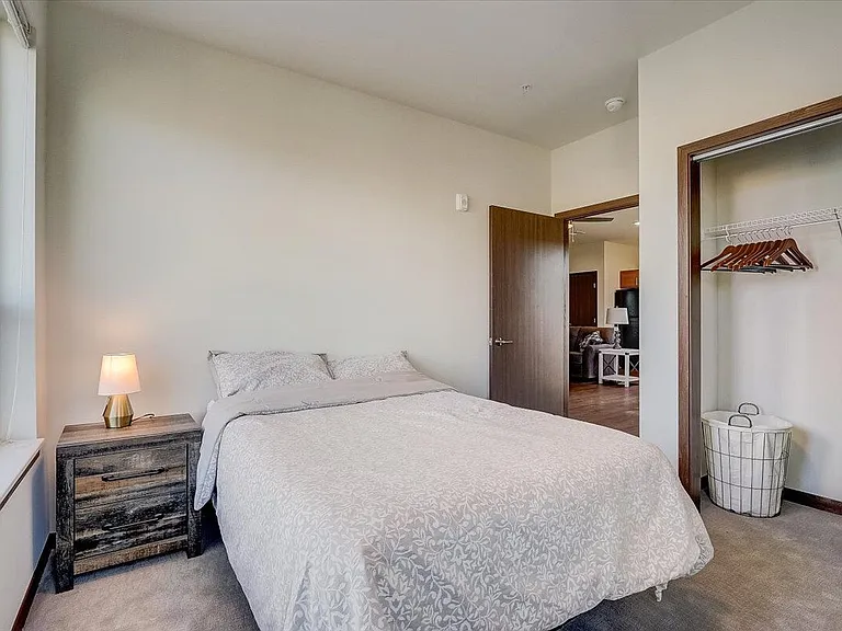 1120 N Windsor Ave — Photo 30