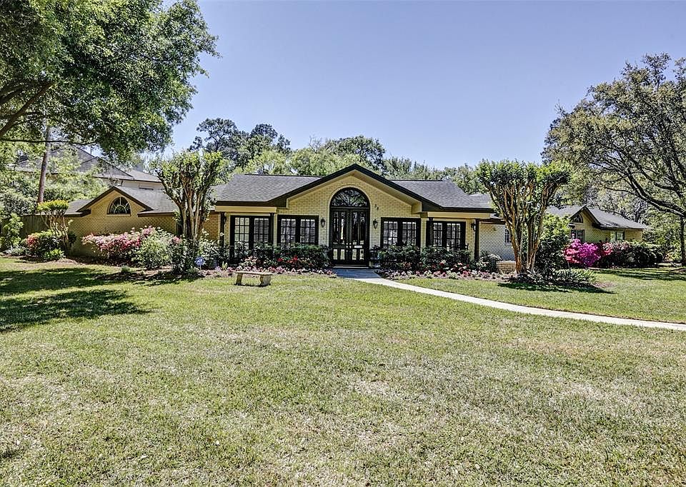 1st image of 38 Sandalwood Dr