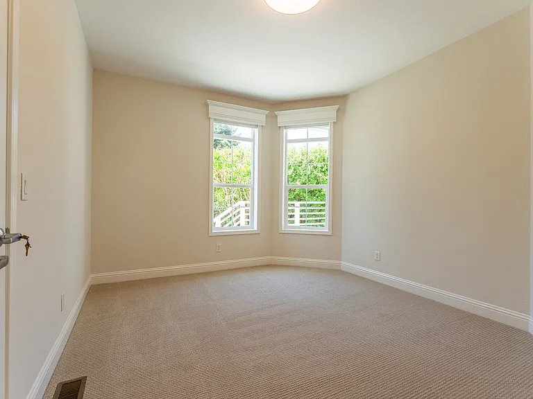 300 Plum St #15 — Photo 13