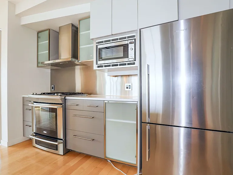 300 Waterfront Dr #502 — Photo 3