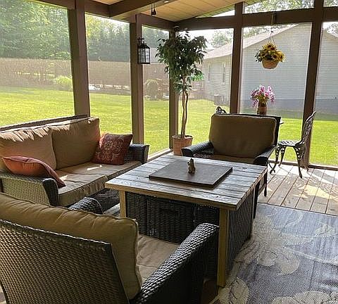 Screened in porch