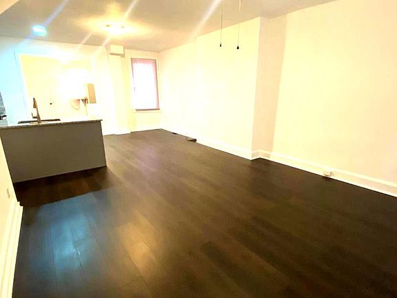 2nd image of 3047 Frisby St