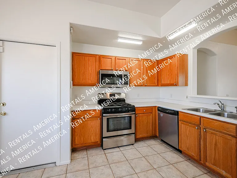 16195 W Lincoln St — Photo 10