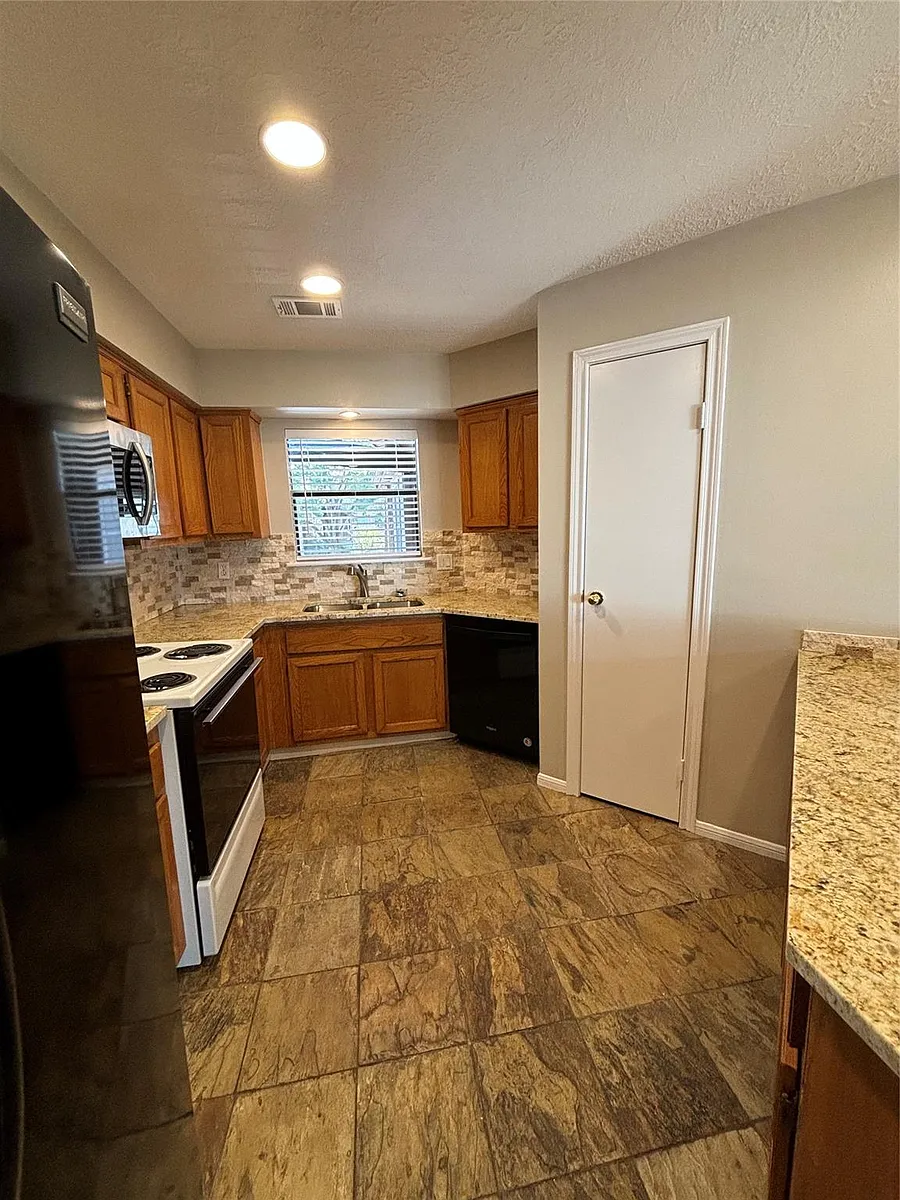 Building Photo - 12755 Mill Ridge Dr #309