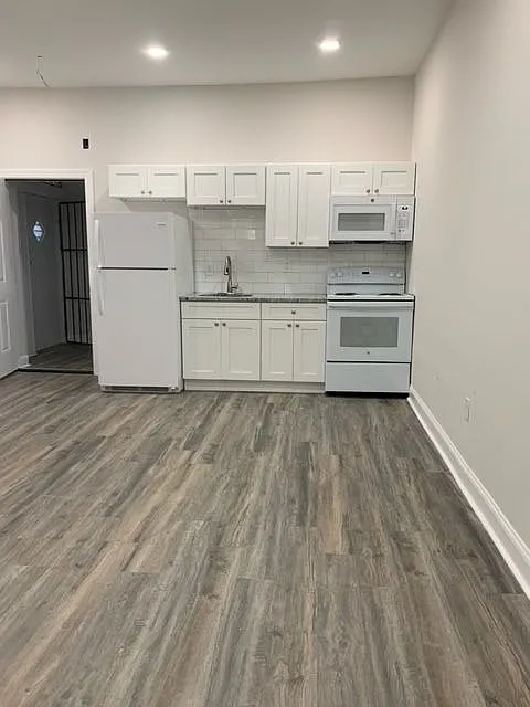 Updated 2-Bedroom Fishtown Townhome with Central Air — Photo 1