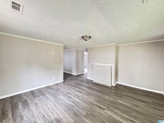 5th image of 3921 Viola Ave