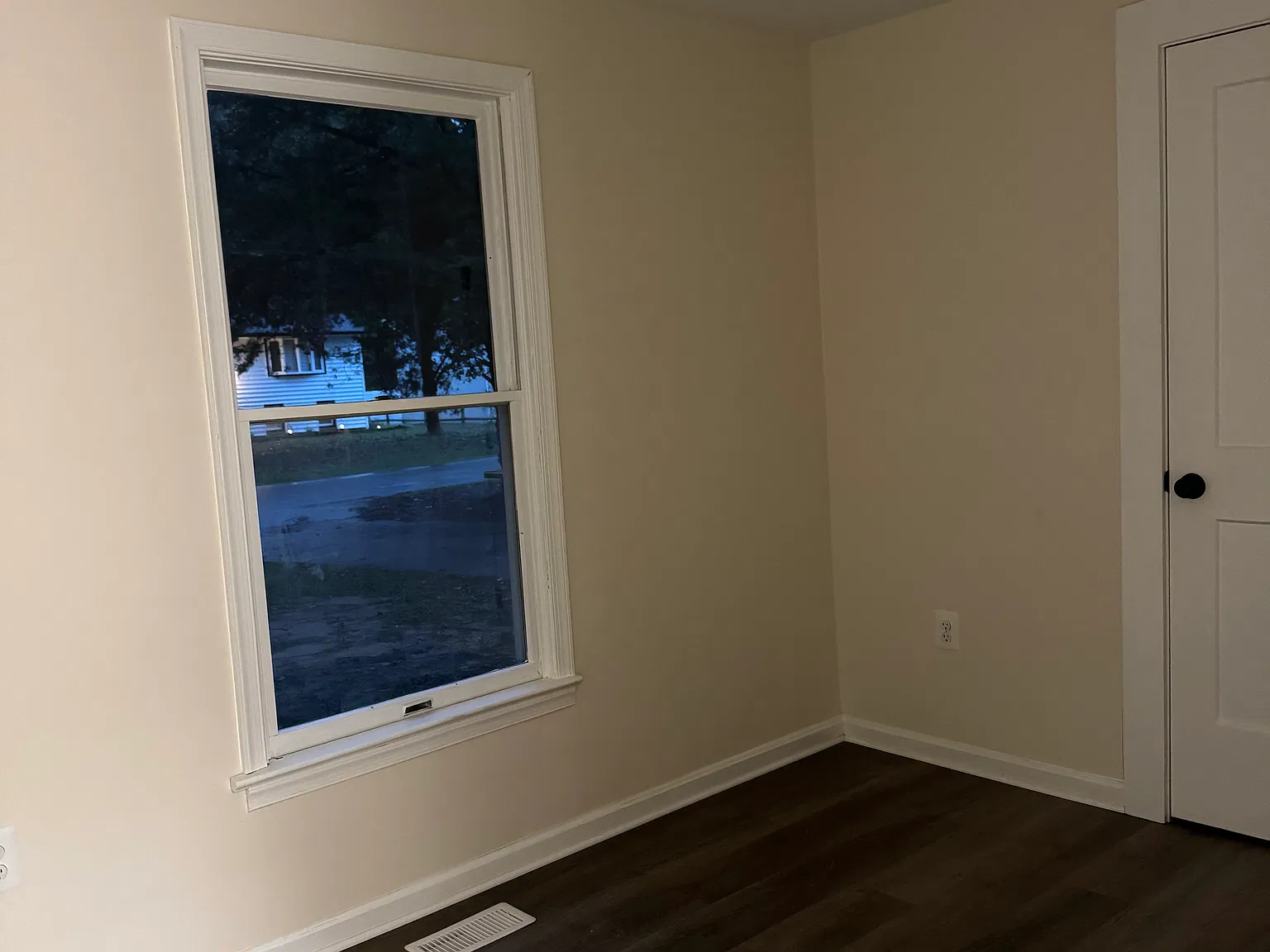 3 bed, 1056 sqft, $2,195 — Photo 3