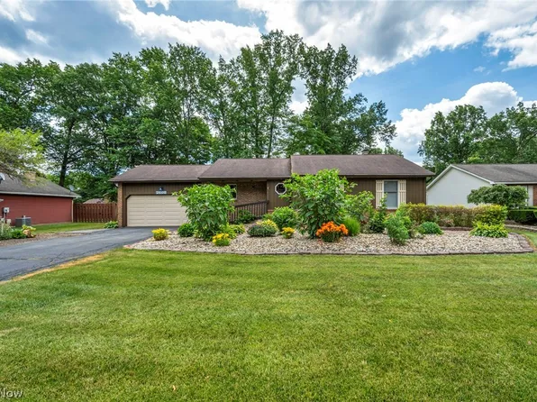 2608 Pine Oak Ct, Niles, OH 44446