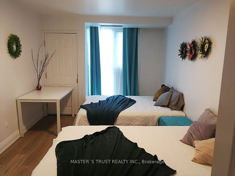 8 Wellesley St E #1001 — Photo 6