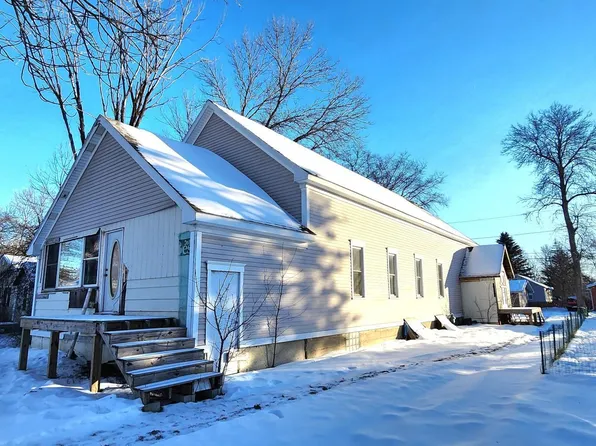 709 7th St, Intl Falls, MN 56649