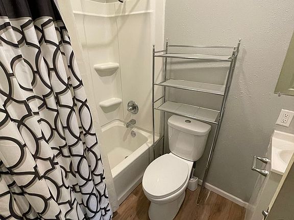 3rd image of 1600 Nebraska St APT 4