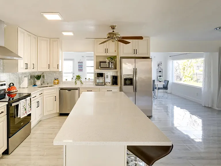 5201 Forbes Ter — Photo 2