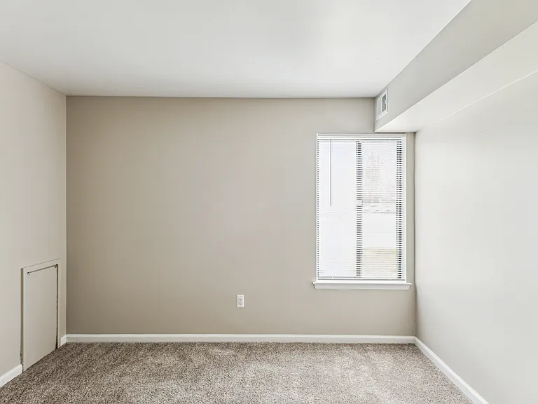 Pointe West Apartments — Photo 62